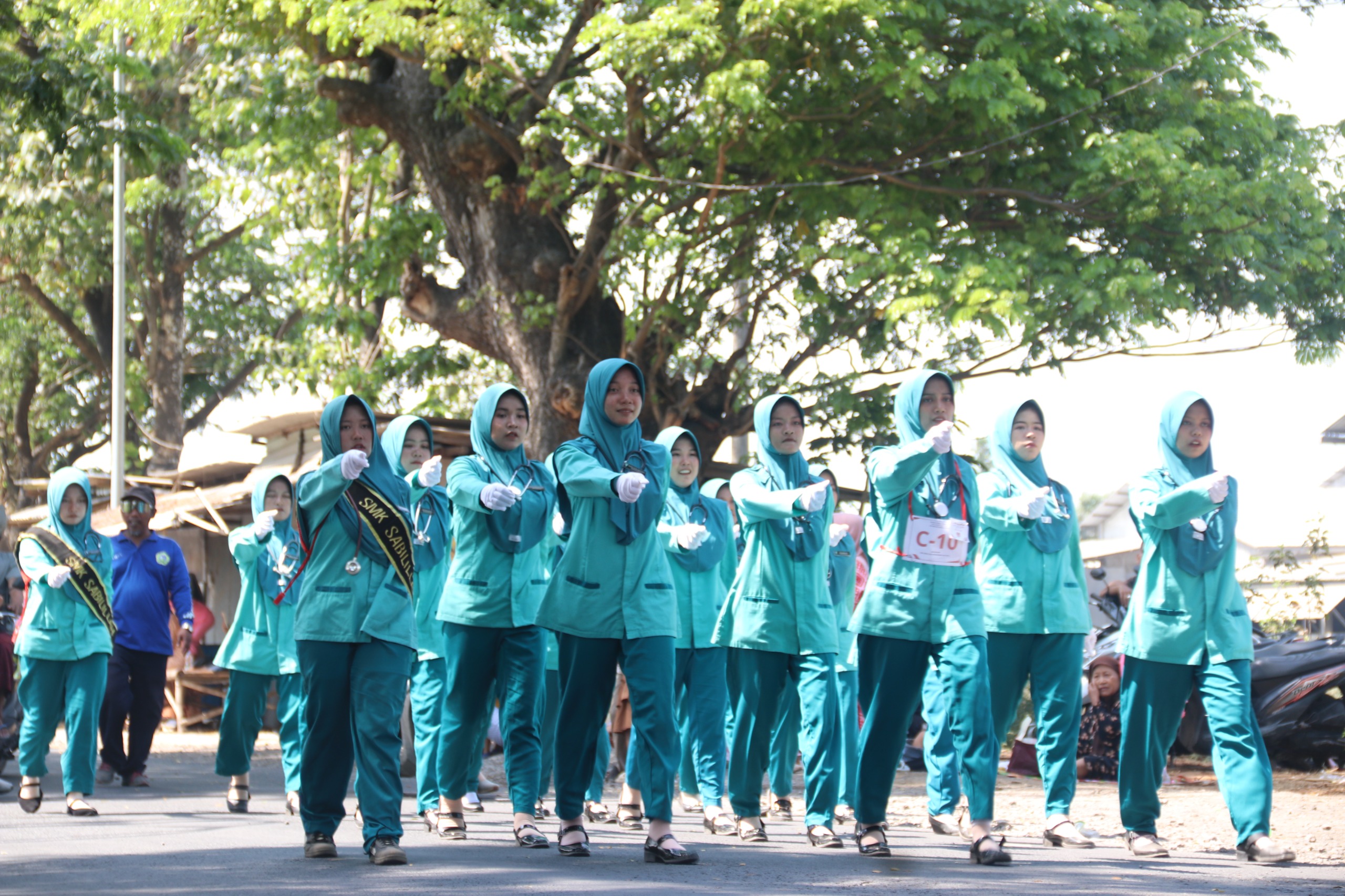 Perjuangan Tak Kenal Menyerah, SMK Sabilillah Raih Juara 3 Lomba Gerak Jalan Kecamatan Gondangwetan